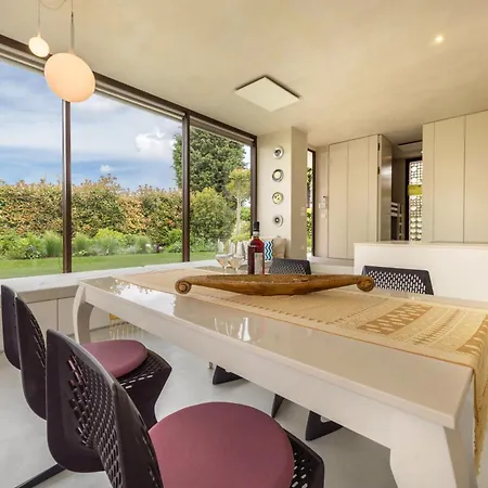 Vista Villa *