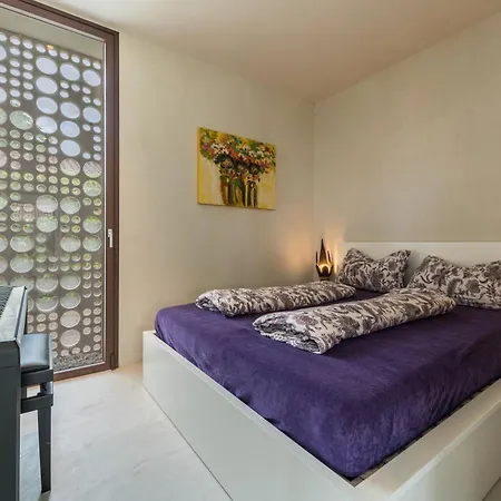 Vista Villa *